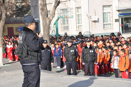 临淄区雪宫小学:防恐防暴演练提升师生自救互救技能