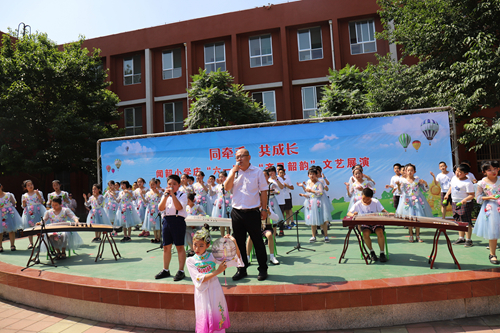 临淄区闻韶小学老少同乐亲子演出庆六一