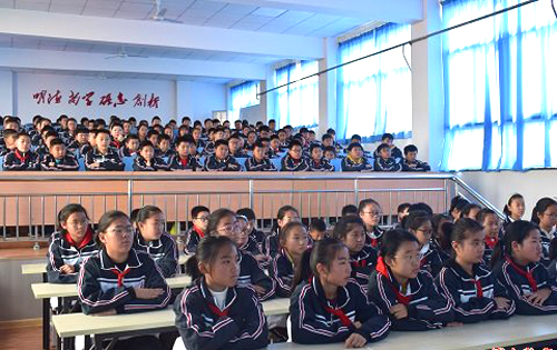 博山一中举办"法治进校园 预防校园欺凌"专题讲座