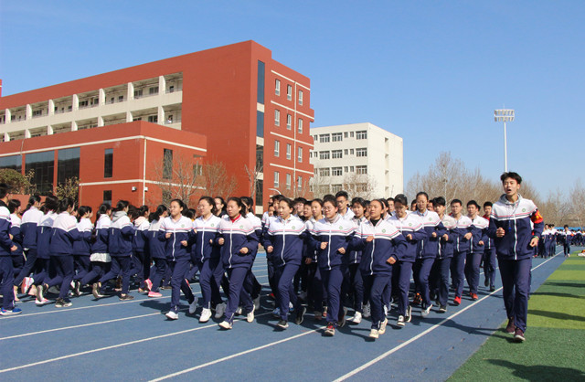 淄博实验中学开展"阳光大课间"跑操比赛活动