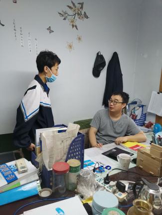 关爱相伴成长护航学子心路淄博十七中开展与学生全面谈心谈话活动