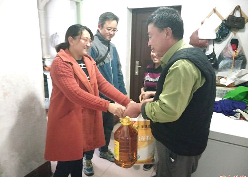博山一中弘扬师德爱无言教师善举暖心间
