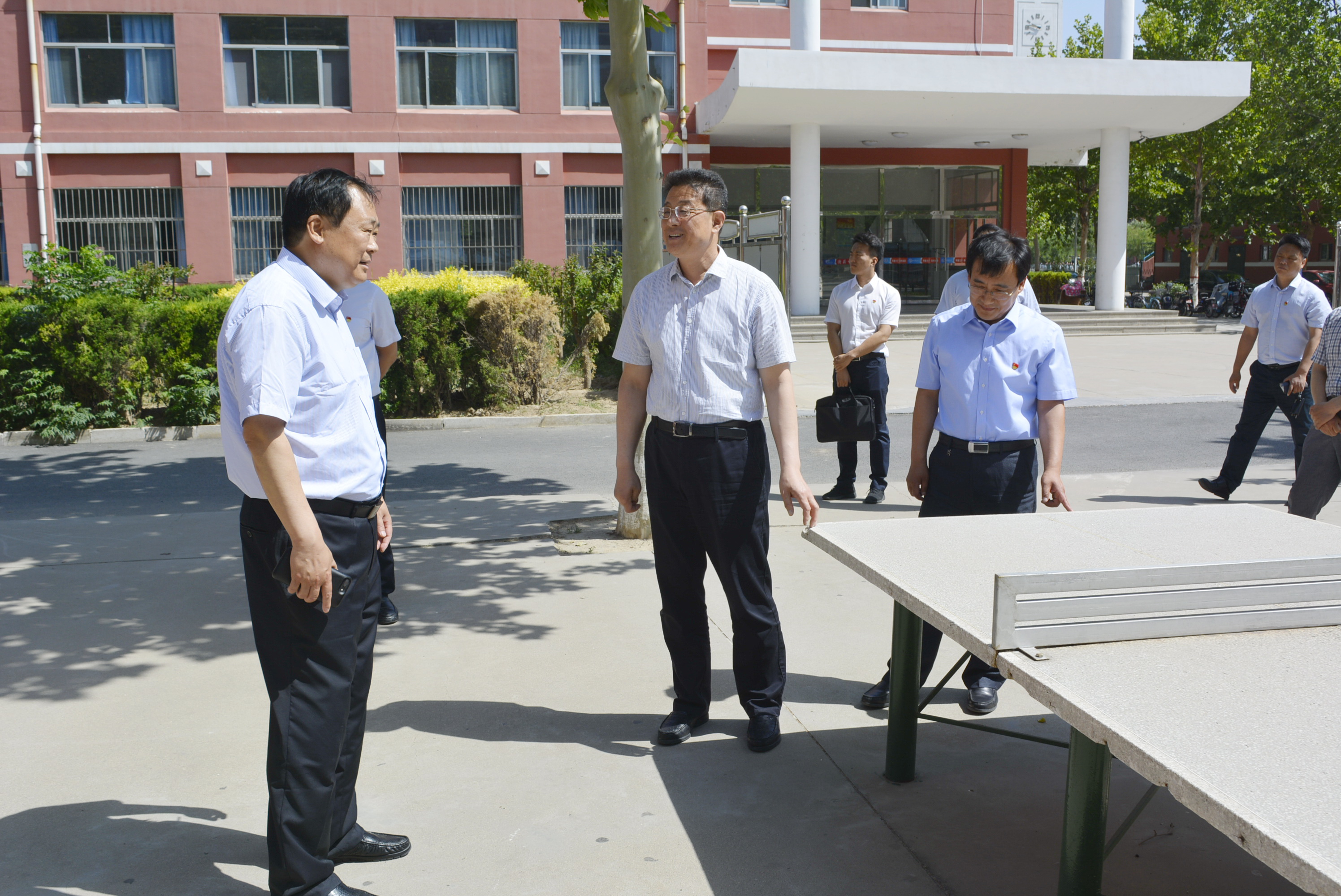 王金栋走访看望少年儿童并到高青一中调研
