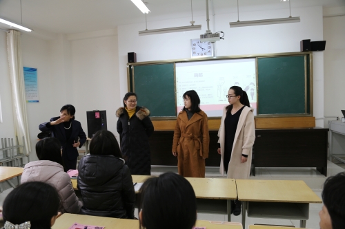 淄川区般阳中学举行女教师礼仪知识讲座