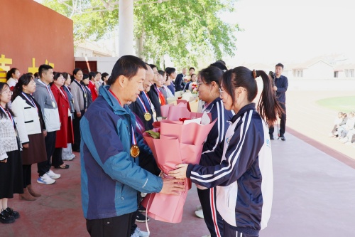 淄博十五中第二届班主任节盛大启动08.JPG