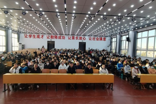 淄博十五中举行家庭教育报告会06.jpg