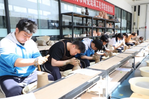 3陶瓷拉坯成型比赛_副本.jpg