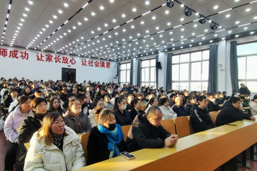 淄博十五中举行家庭教育报告会08.jpg