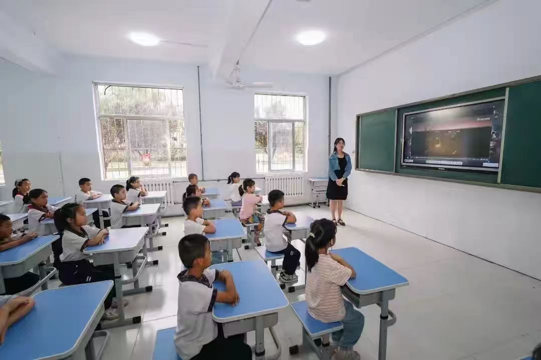 7金岭回中信息化.jpg