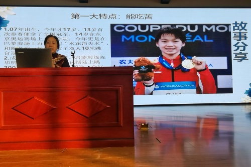 淄博十五中举行家庭教育报告会04.jpg