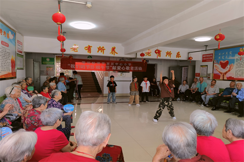 淄川经济开发区中心小学:开展我们的节日·端午节献爱心敬老活动