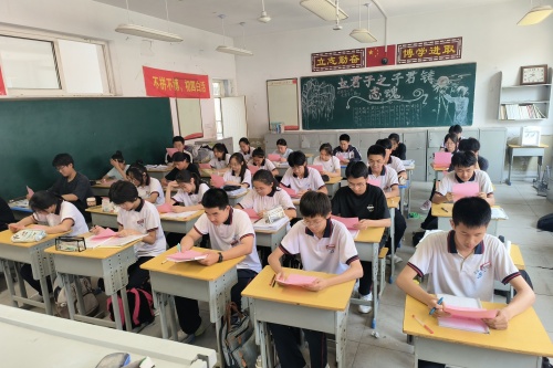 淄博十五中开展毕业学生资助政策宣传活动03_副本.jpg