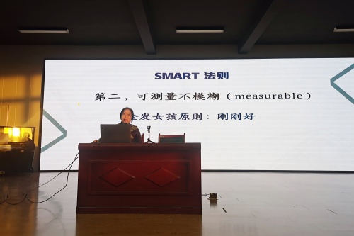 淄博十五中举行家庭教育报告会05.jpg