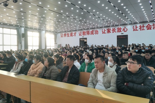 淄博十五中举行家庭教育报告会07.jpg
